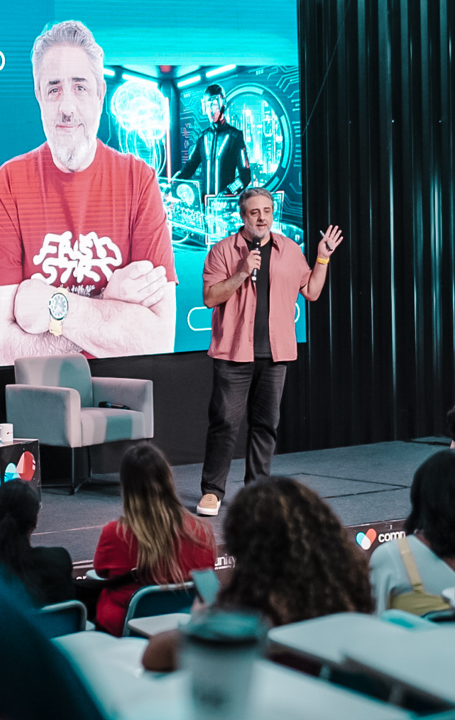 Renato Abdo palestrando em evento